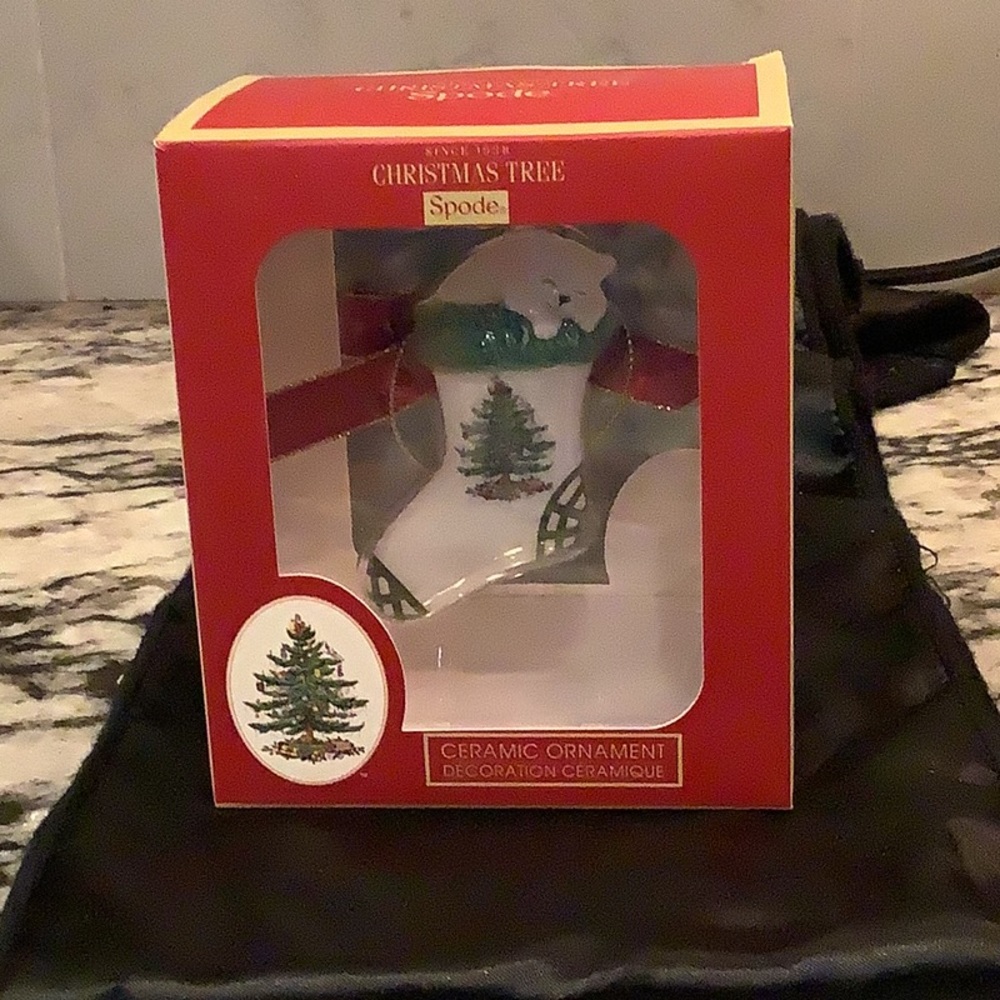 Spode Christmas Tree ornament. Ceramic stocking with sleeping kitten 2 1/2 “